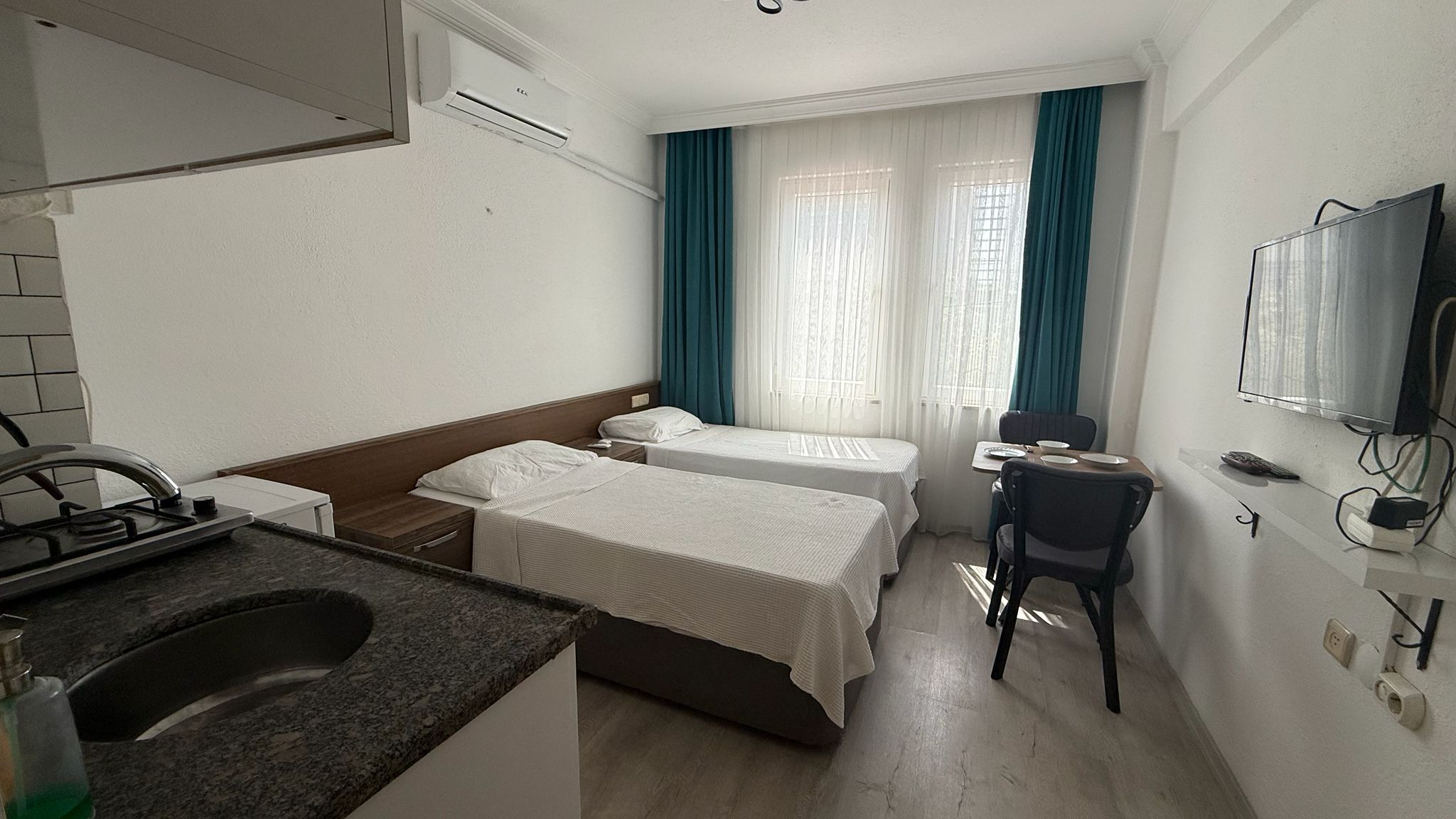 Kısmı Deniz Manzaralı Balkonsuz 1+0