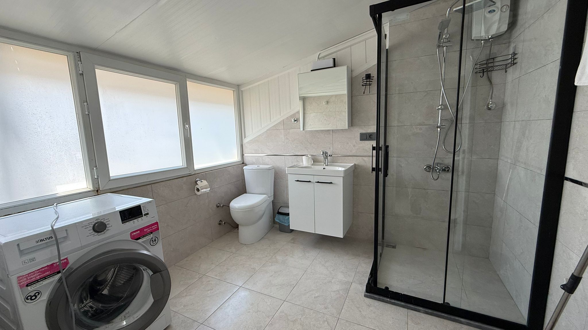 Deluxe Kısmi Deniz Manzaralı Balkonlu 1+0