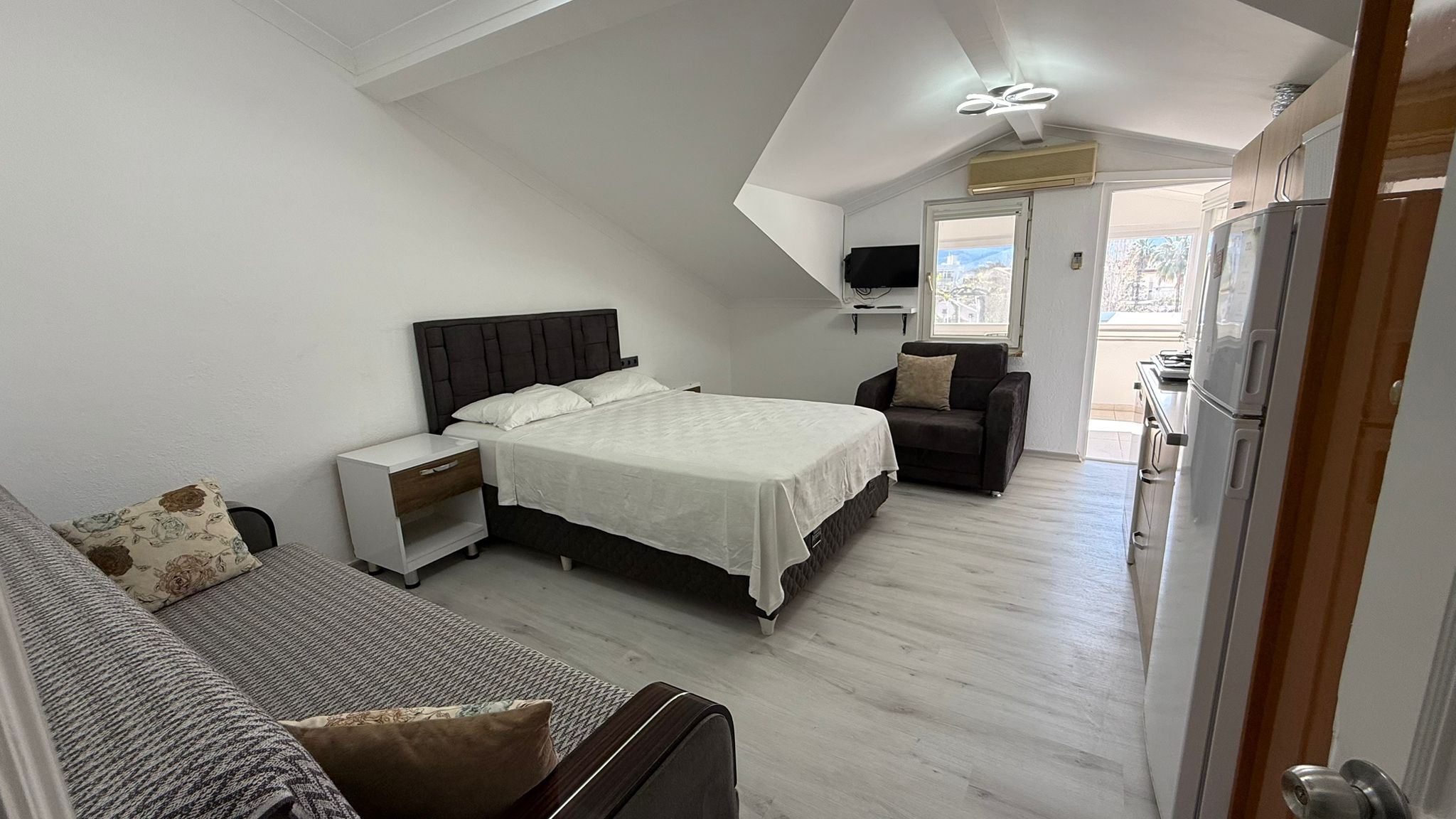 Deluxe Kısmi Deniz Manzaralı Balkonlu 1+0